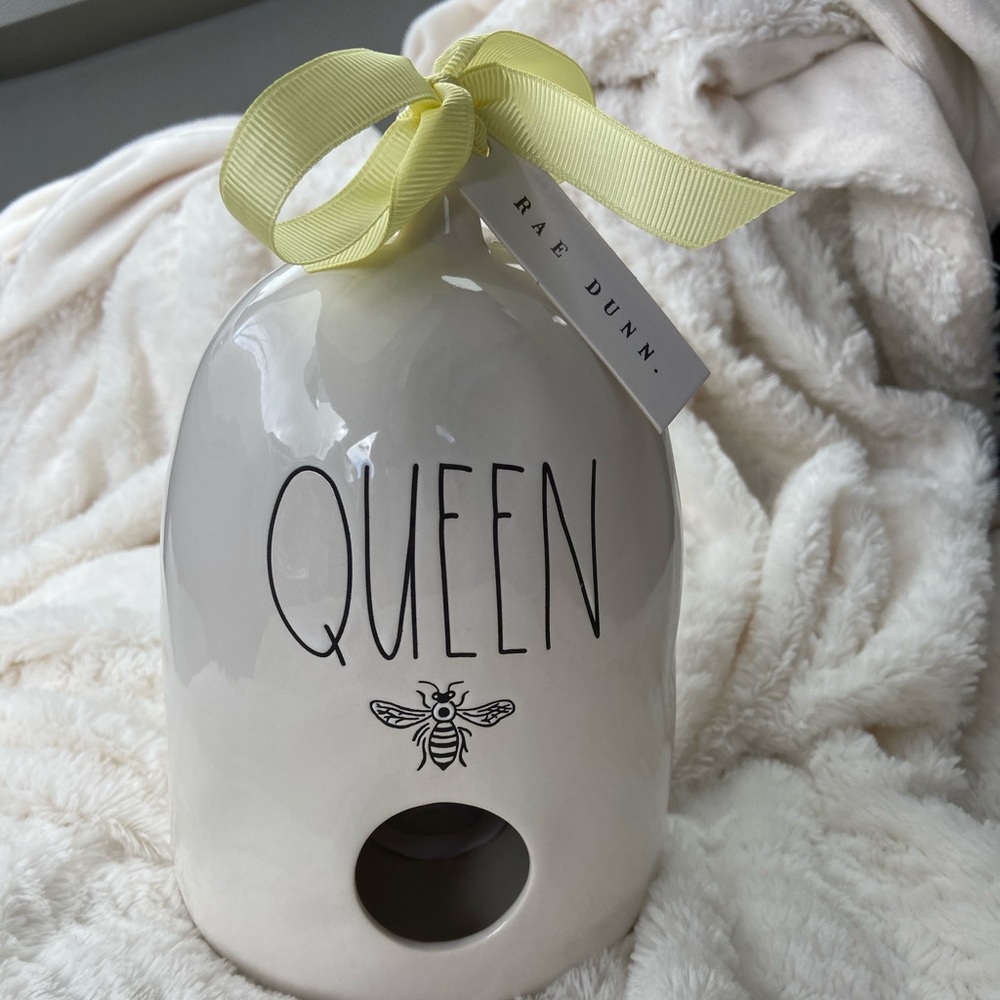 Rae Dunn QUEEN BEE BIRDHOUSE HIVE 🐝
